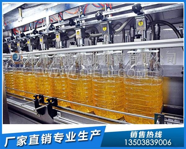 企鵝榨油機(jī):廣西來(lái)賓年產(chǎn)1萬(wàn)噸花生油生產(chǎn)線(xiàn)投產(chǎn)(圖3) 花生油灌裝生產(chǎn)線(xiàn)